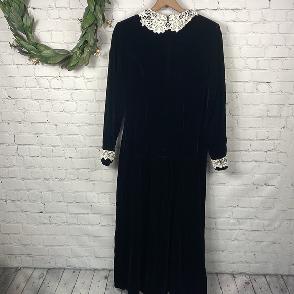 TALBOTS Vintage Black Velvet Long Sleeve Lace Trim Midi Dress size 8 - Picture 5 of 6